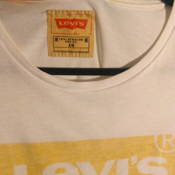3/$20 Levi's white T-shirt - Picture 2 of 4